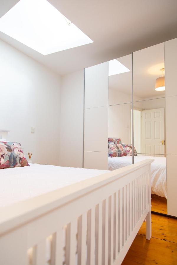 Two Bedroom Townhouse In The Heart Of Dungarvan ダンガーバン エクステリア 写真