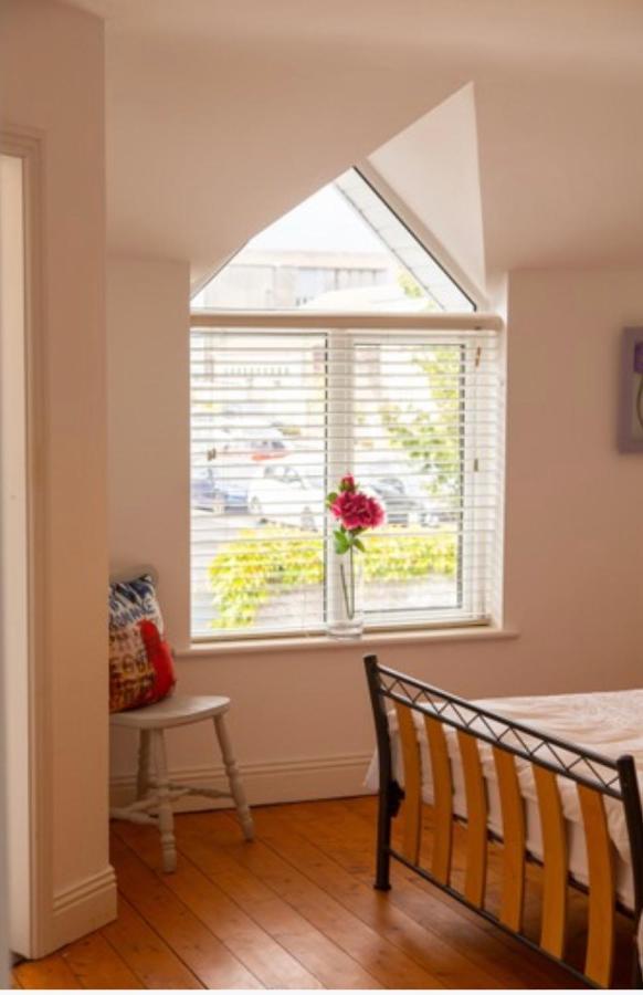 Two Bedroom Townhouse In The Heart Of Dungarvan ダンガーバン エクステリア 写真
