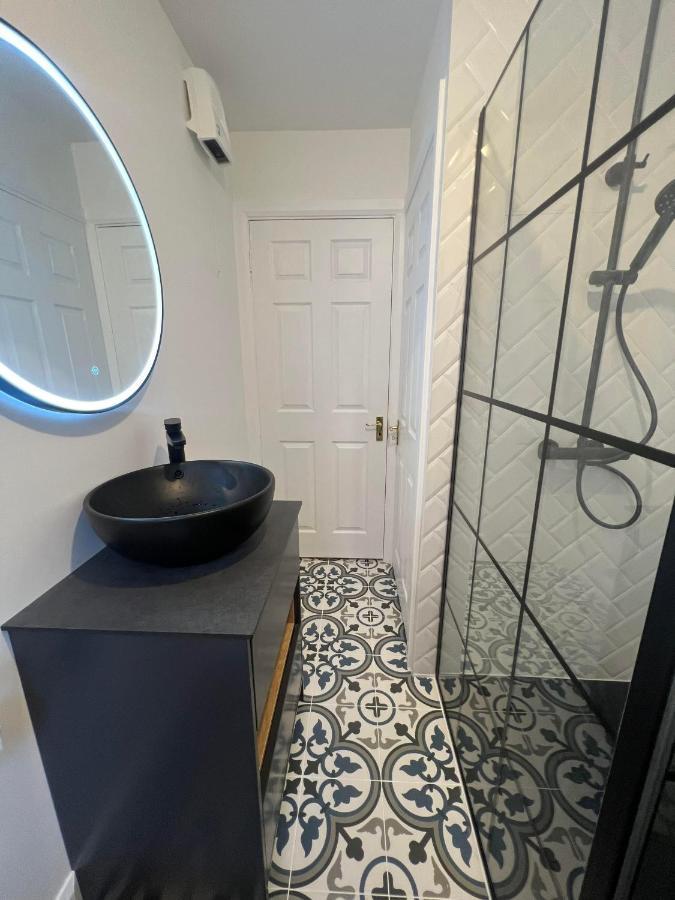 Two Bedroom Townhouse In The Heart Of Dungarvan ダンガーバン エクステリア 写真