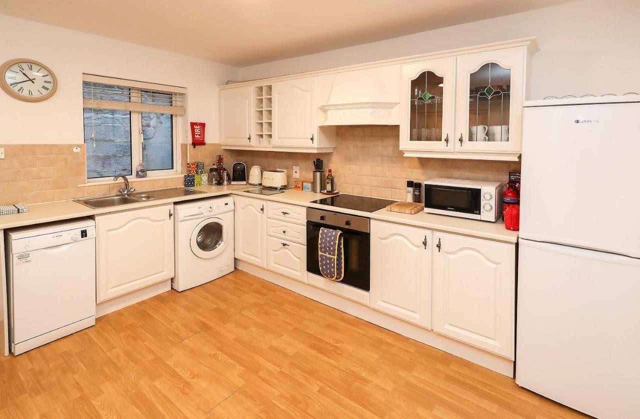 Two Bedroom Townhouse In The Heart Of Dungarvan ダンガーバン エクステリア 写真