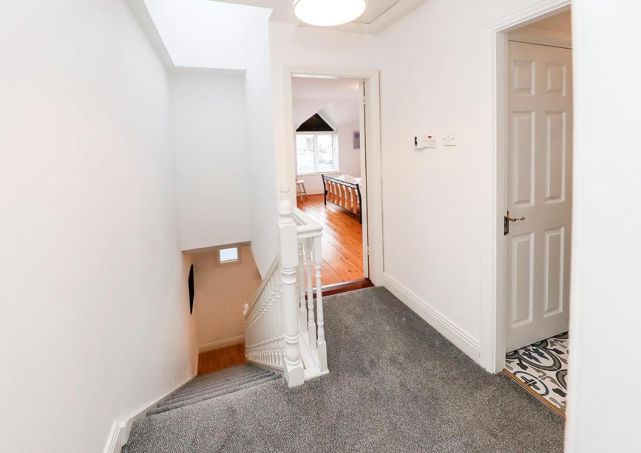 Two Bedroom Townhouse In The Heart Of Dungarvan ダンガーバン エクステリア 写真