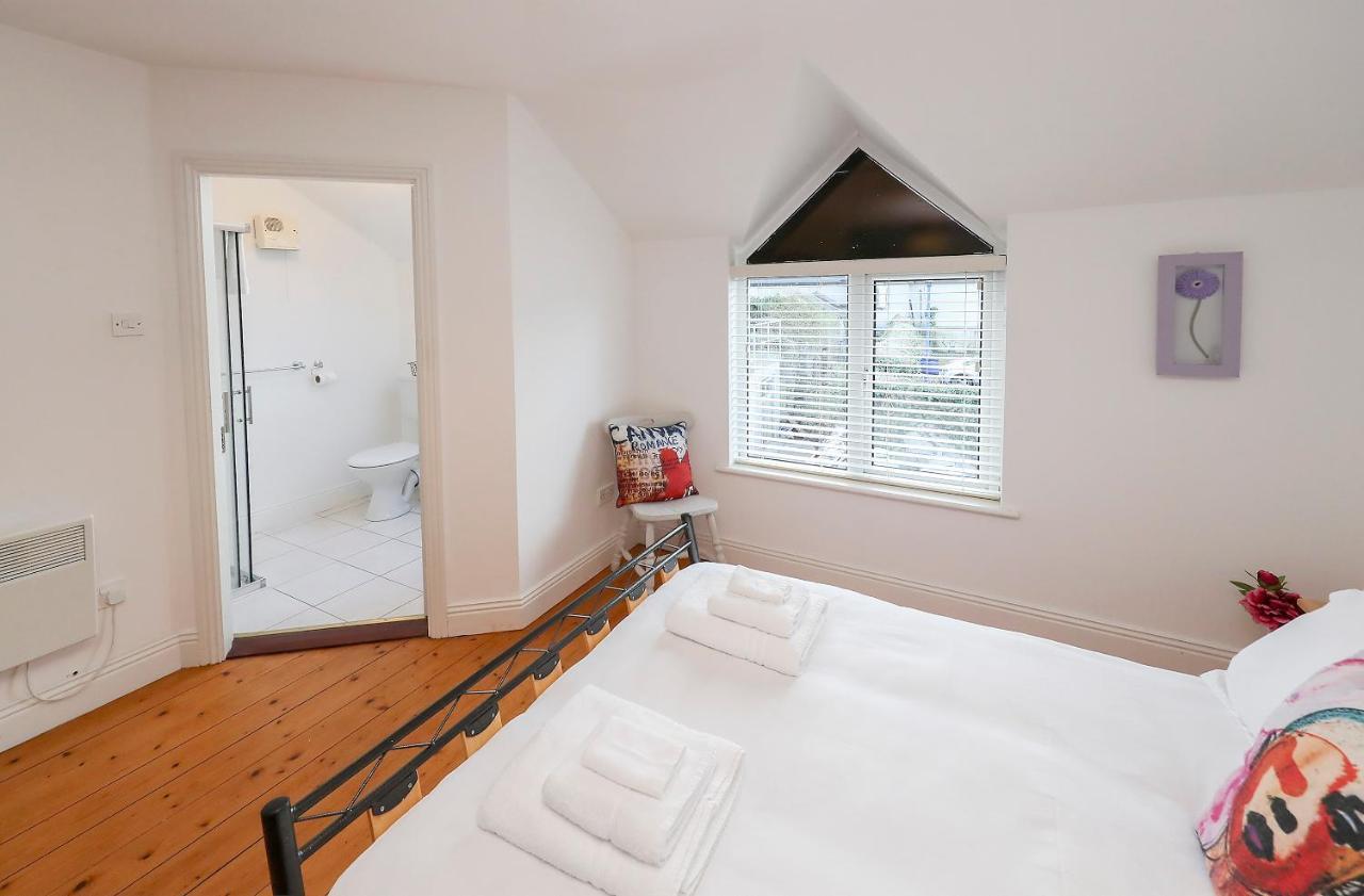 Two Bedroom Townhouse In The Heart Of Dungarvan ダンガーバン エクステリア 写真