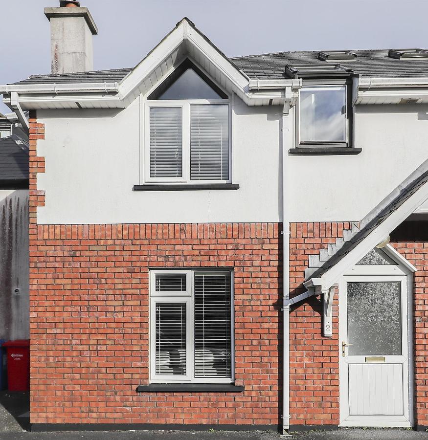 Two Bedroom Townhouse In The Heart Of Dungarvan ダンガーバン エクステリア 写真