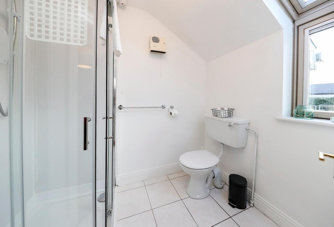 Two Bedroom Townhouse In The Heart Of Dungarvan ダンガーバン エクステリア 写真