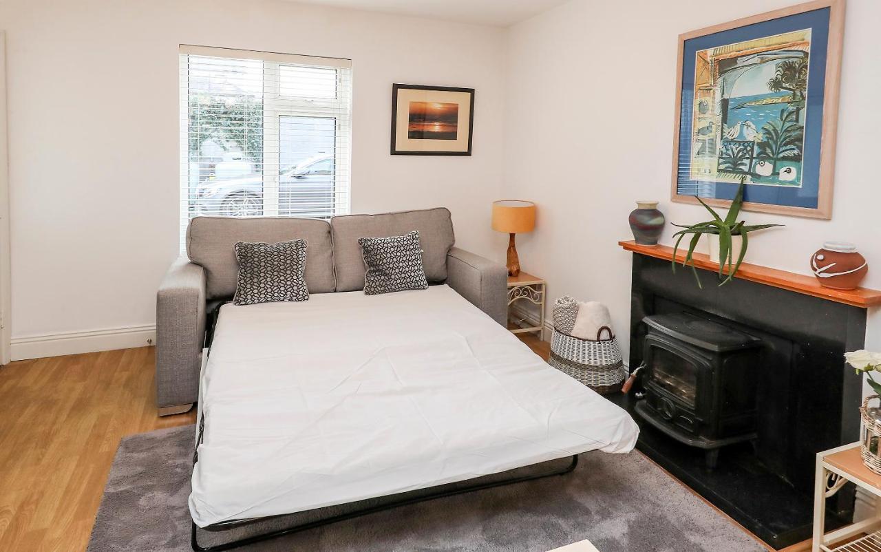 Two Bedroom Townhouse In The Heart Of Dungarvan ダンガーバン エクステリア 写真