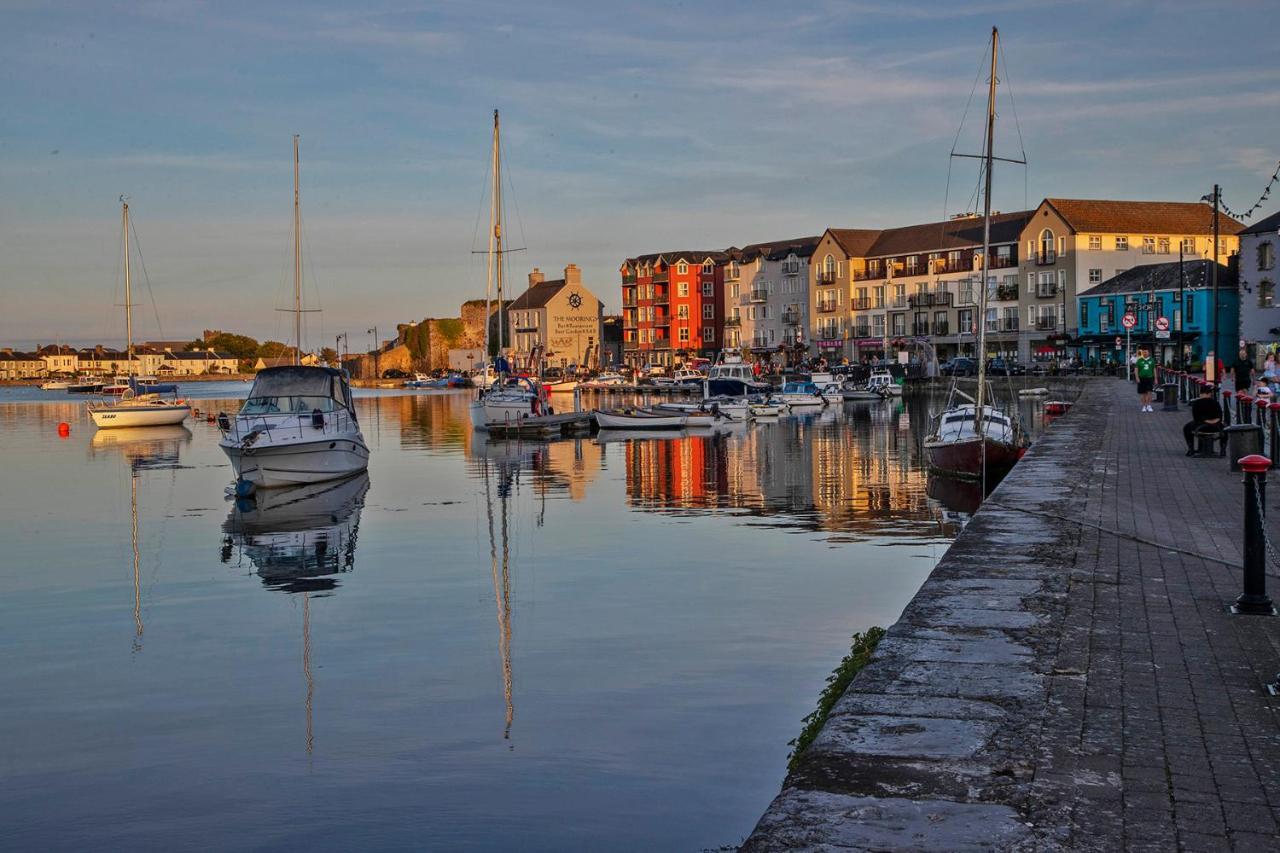 Two Bedroom Townhouse In The Heart Of Dungarvan ダンガーバン エクステリア 写真