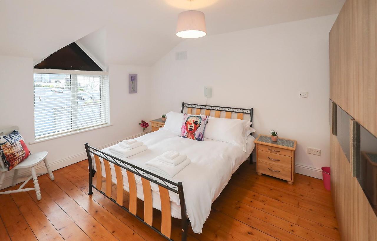 Two Bedroom Townhouse In The Heart Of Dungarvan ダンガーバン エクステリア 写真