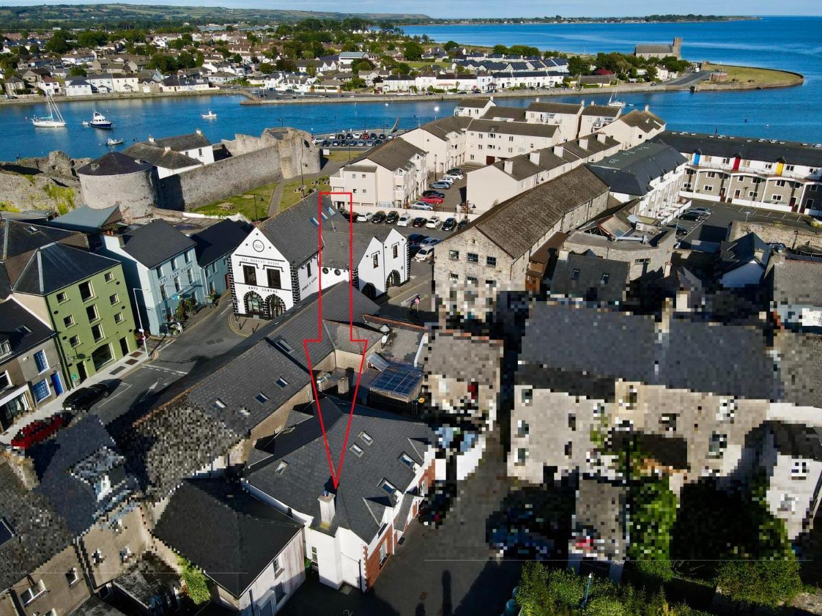 Two Bedroom Townhouse In The Heart Of Dungarvan ダンガーバン エクステリア 写真